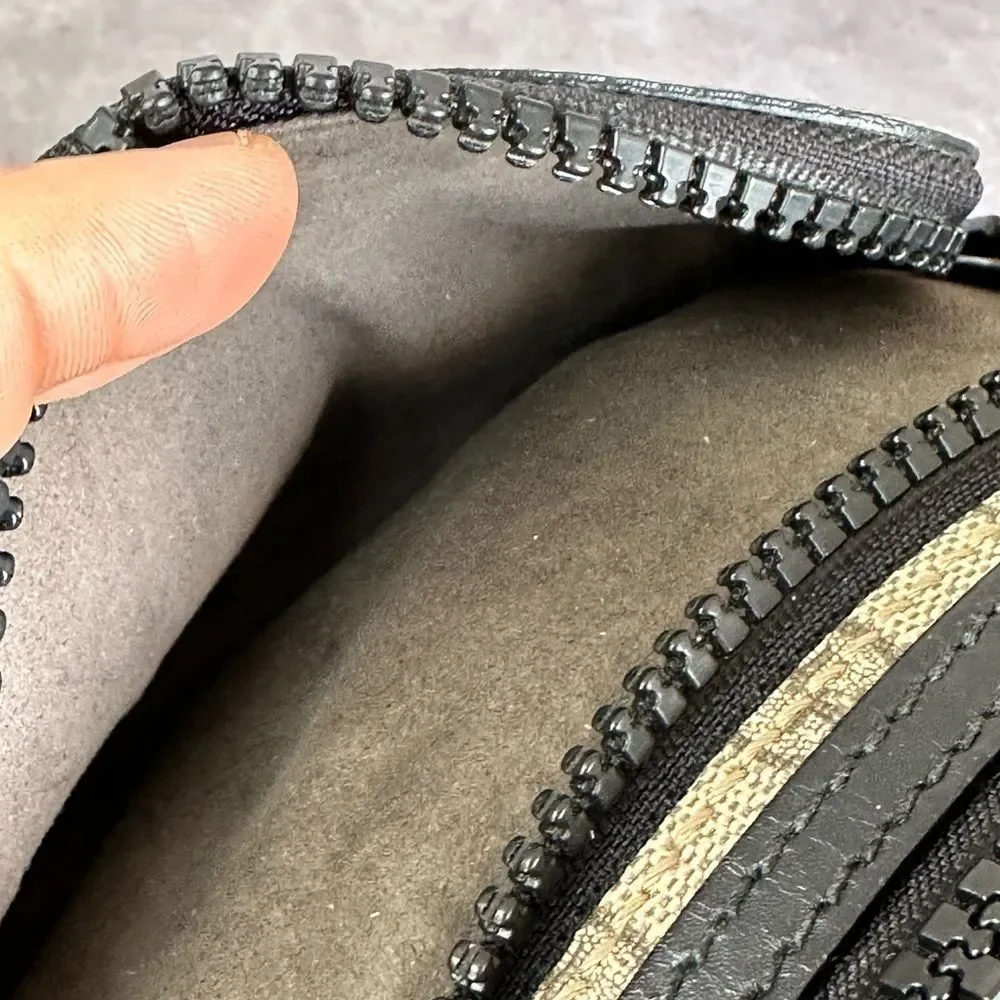 Gucci Beige and Black Belt Bag - Picture 10 of 13